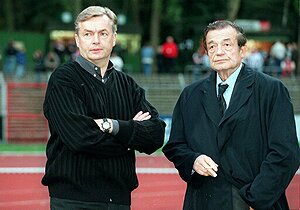 Bundesliga-Aufstieg 1990 gemeinsam: Trainer Hannes Bongartz und Mzen Klaus Steilmann